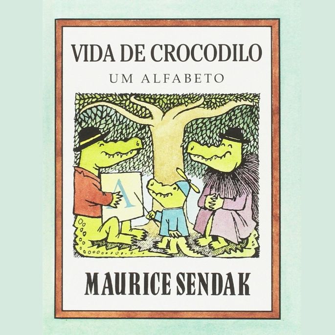 Capa do livro Vida de Crocodilo, apresentando uma família de crocodilos vestidos com roupas humanas, sob uma árvore. O pai segura uma placa com a letra A, para ensinar o alfabeto ao filho.